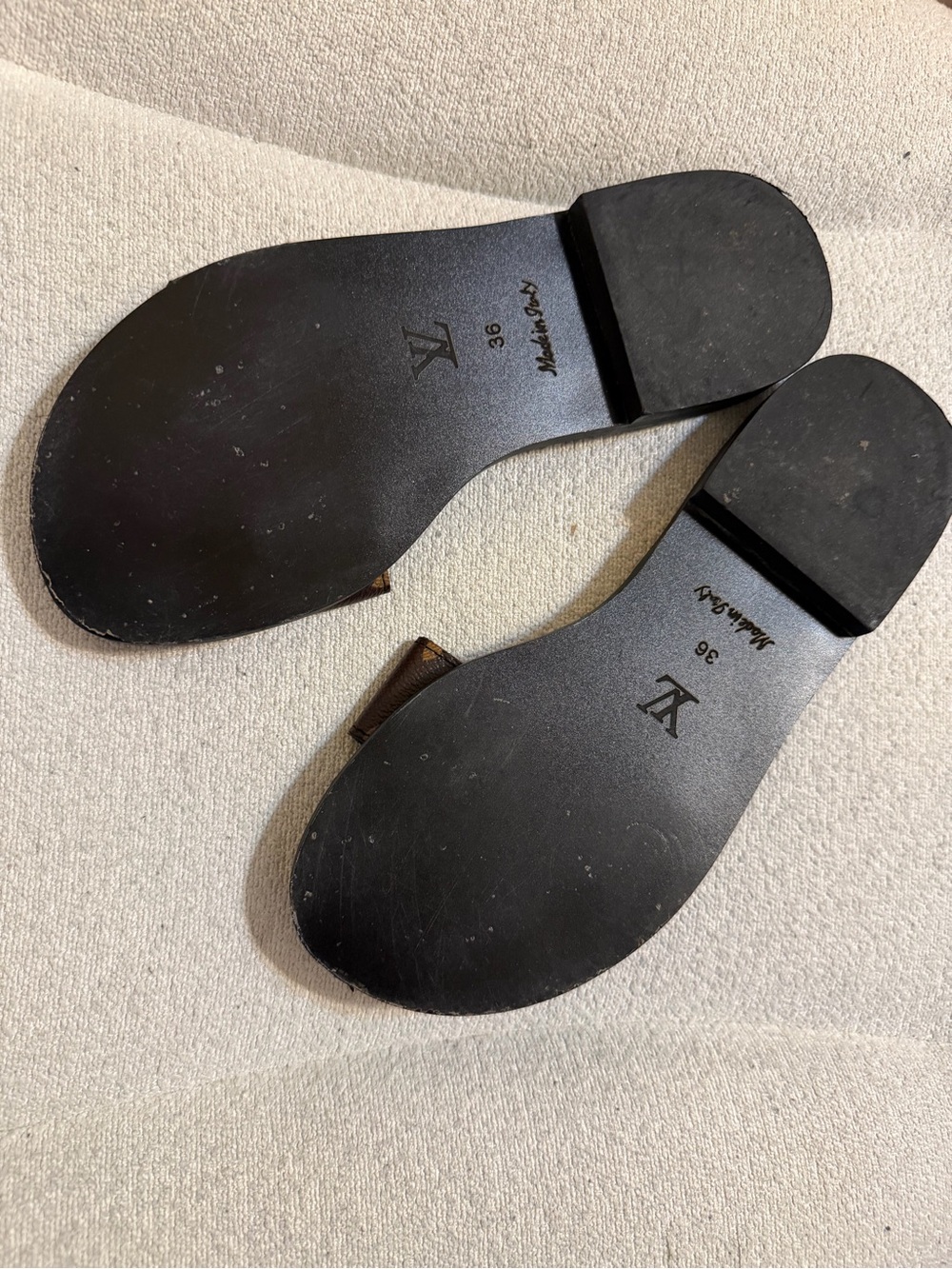FlAWED Louis Vuitton Brown Monogram Slide Sandals with Black Footbed - Picture 6 of 9